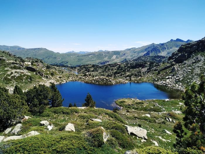 Озеро в горах Андорры