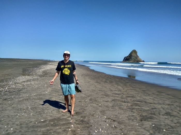 В Новой Зеландии есть не только пляжи с белым песком, но и с черным