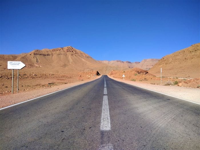 Дорога в Марокко к пустыне