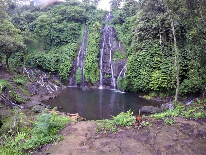 Водопад Баньюмала (Banyumala Twin Waterfalls)