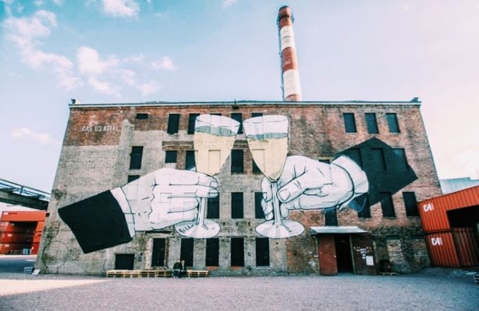 Граффити на заброшенном здании СПб