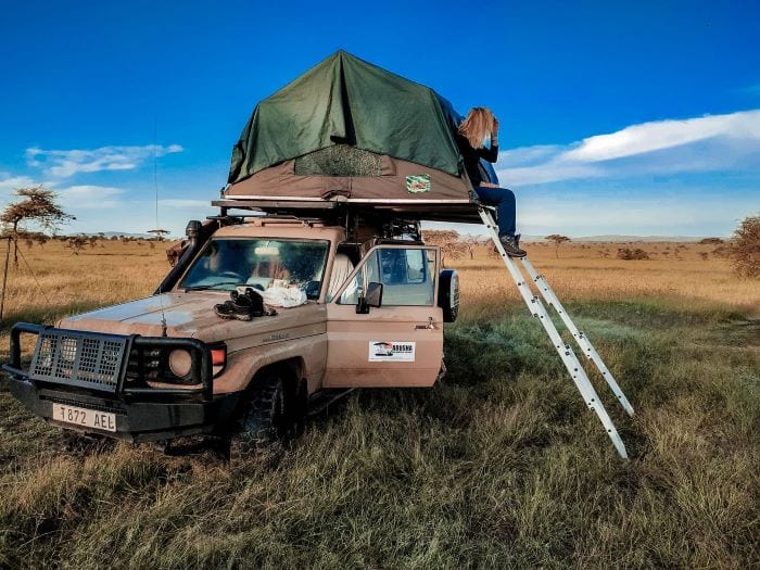Сафари по Африке с палаткой на крыше авто